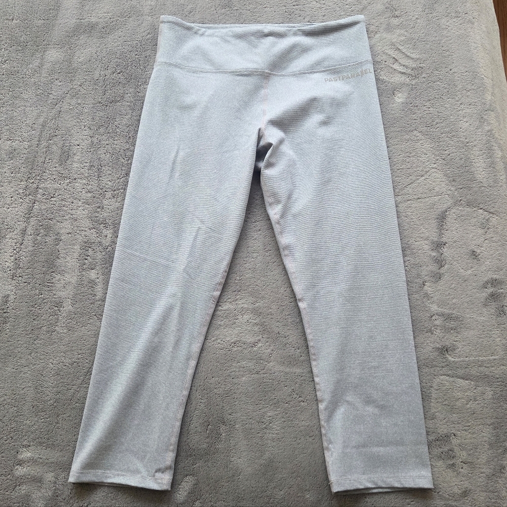 Past Parallel Light Gray High-Waist Capri Leggings Size Medium